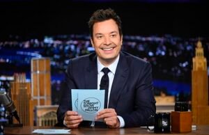 “ Fraude ” Jimmy Fallon deja a los furiosos fanáticos del béisbol de la traición durante los yankees del espacio rojo