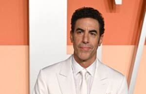 Sacha Baron Cohen dice que el ataque de la sinagoga es parte del mayor aumento en el odio a los judíos desde los nazis ‘