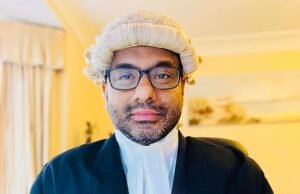 Barister debe prohibir el consejo de video diciendo que el gobierno israelí estaba detrás del ataque contra la sinagoga de Manchester, y que planean asesinar al rey Charles