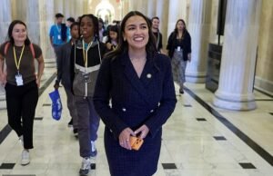 AOC criticó al acusado Trump de haber matado a niños con un cierre del gobierno en medio del desesperado campo de recaudación de fondos
