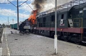 Los drones de Putin han golpeado los trenes de pasajeros ucranianos atacando la estación “salvaje”, matando a un hombre de 71 años e hiriendo a más de 30