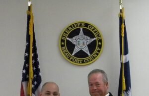 El diputado de Carolina del Sur se retiró después de señalar la pistola cargada de adolescentes durante la disputa con sus propios vecinos