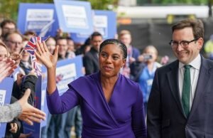Kemi Badenoch pide a los conservadores de “ sosteniendo tu nervio ” mientras lanza una conferencia provocando una expulsión de “hielo” al estilo Trump, a pesar de los temores sobre militantes y rivales “ en maniobras ” ”