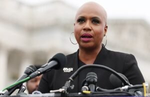 La representante demócrata Woke enfrenta llamados para abandonar su casa de 1,1 millones de dólares en Martha’s Vineyard después de decir: “Estamos todos en tierras robadas”