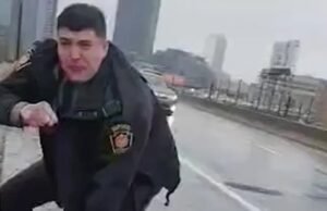 Un policía de Filadelfia fue despedido porque era blanco después de detener a un activista LGBT negro que estaba cometiendo múltiples infracciones de tránsito, según la demanda.