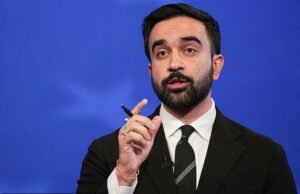 El socialista neoyorquino Zohran Mamdani es criticado por negarse a denunciar a Hamás durante un intenso debate en el ayuntamiento con Andrew Cuomo.