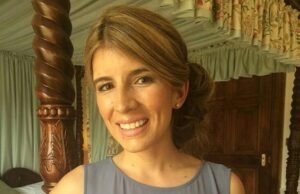 En la foto: una administradora de propiedades que demandó a sus jefes por discriminación después de que no enviaron un mensaje de WhatsApp de felicitación en su primer aniversario en la empresa.