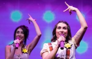 Ana Frank, víctima del Holocausto, reinventada como una latina pansexual con un amante no binario y una familia neurodiversa en un controvertido musical de Nueva York