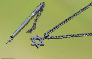 Abogado judío interrogado por la policía por llevar un collar con la estrella de David que “molestó” a los manifestantes pro palestinos durante una manifestación