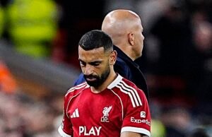 Es hora de relegar a Mo Salah: Jamie Carragher le dice a Arne Slot que DEBE tomar una decisión brutal en medio de la mala forma de la estrella temperamental, mientras Gary Neville revela una señal clave que el héroe de Anfield podría estar en declive
