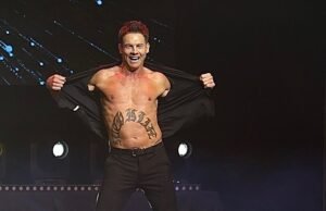 Ben Cousins se desnuda DOS VECES en una recaudación de fondos de $90 millones para niños enfermos