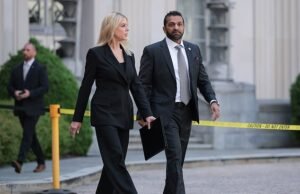 Los cristianos de MAGA estallan mientras el jefe del FBI, Kash Patel, celebra la festividad hindú