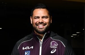 Revelado: Cómo una sesión de unión de equipo en el césped de Manly Sea Eagles inspiró a los Broncos a la gloria como primer ministro de la NRL