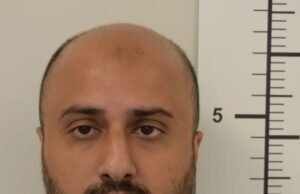 Un consultor informático británico que “no soportaba vivir con no musulmanes” y voló en clase ejecutiva a Siria para luchar junto a los terroristas islamistas fue encarcelado durante nueve años.