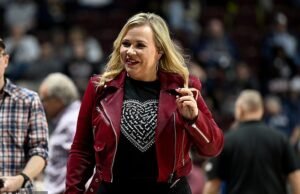 Reportera de ESPN revela que rompió con su novio ‘muy atractivo’, el Sr. Suiza, por un comentario sobre baloncesto universitario