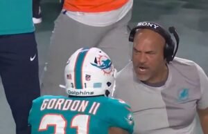 Los fanáticos de la NFL quieren que el entrenador de los Miami Dolphins sea despedido por la ruptura de Ollie Gordon en la banca: ‘Inexcusable’