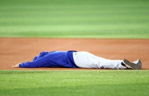 El manager de los Dodgers, Dave Roberts, se desvanece durante una carrera a pie, para deleite de sus jugadores: “¡Exploté!”.