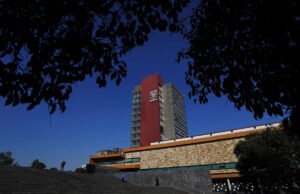 Los temores de seguridad han cerrado cursos en la mejor universidad de México después de la muerte de los estudiantes