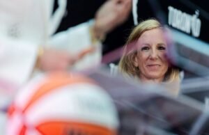 Los jugadores apoyan el collar desgarrando la WNBA, pidiendo el cambio