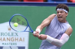 Después del despido, Shelton pierde el partido de apertura en Shanghai Masters