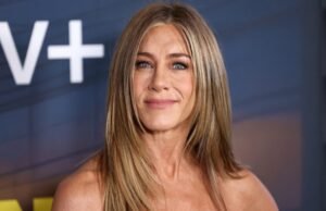 El vestido de satén de Jennifer Aniston es el sueño de un invitado a la boda