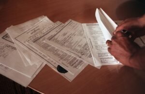 Muchos trabajadores y estudiantes extranjeros están exentos de una tarifa de 100.000 dólares.