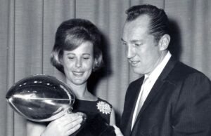 Carol Davis se ha mantenido callada ante el éxito histórico de los Oakland Raiders. Pero ella vio todo.
