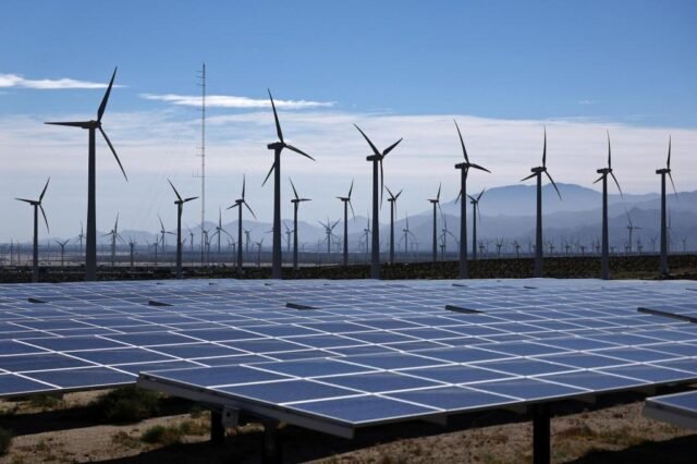 202509100415MCT_____PHOTO____BIZ-US-RENEWABLE-ENERGY-GET.jpg