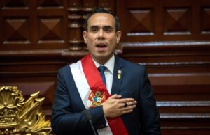 Perú se convierte en el séptimo presidente en menos de una década después de que el Congreso derrocara al presidente Boluarte