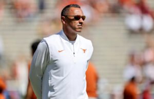 Los agentes de Steve Sarkisian dicen que el informe de que el entrenador de Texas expresó interés en puestos de trabajo en la NFL es “evidentemente falso y extremadamente inexacto”.