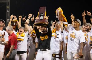 Qué hacer con el sorprendente intercambio de Tony Vitello de los Tennessee Volunteers a los San Francisco Giants
