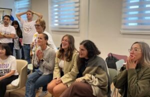 Las llamadas telefónicas de Hamás a las familias rehenes son ceremonias públicas