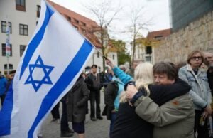 Cientos celebran la liberación de rehenes de Gaza en ciudades alemanas