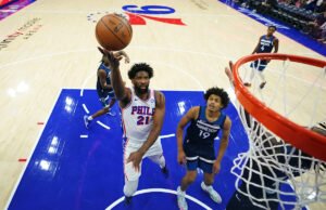 Joel Embiid de los 76ers debuta en pretemporada 6 meses después de una cirugía de rodilla y anota 14 puntos en 19 minutos