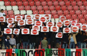 Los manifestantes pro-palestinos están al entrenamiento objetivo en Italia para el empate de la Copa Mundial de Israel