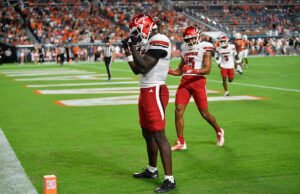 Carson Beck lanza 4 intercepciones mientras el No. 2 Miami pierde 24-21 en casa ante Louisville