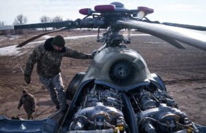 Ucrania se basa en equipos de helicópteros para rastrear y disparar a los drones que explotan desde Rusia desde el cielo