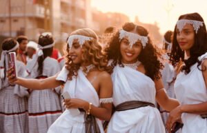 Selfies y canción mientras los etíopes celebran el Día de Acción de Gracias