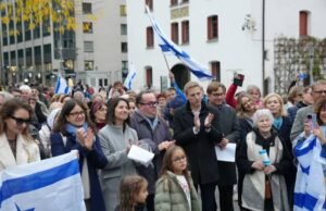 Cientos de personas celebran en Berlín la liberación de los rehenes de Gaza