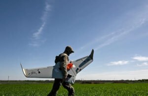 Los pilotos que alimentan la pelea de drones ucranianos
