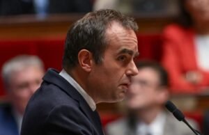 El primer ministro francés sobrevive a la primera de dos mociones de censura
