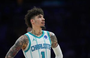 LaMelo Ball multado con 35.000 dólares por la NBA por hacer un ‘gesto obsceno’ en la cancha durante la derrota del martes ante el Heat