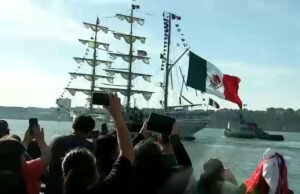 El barco de la Marina que se estrelló en el puente de Brooklyn se vuelve hacia México