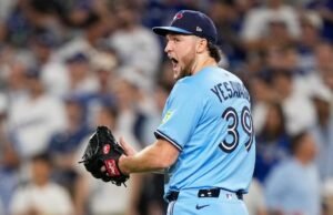 Yesavage lanza a los Azulejos a vencer a los Dodgers 6-1 y tomar ventaja de 3-2 en la Serie Mundial
