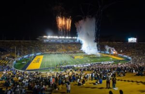 Jaron-Keawe Sagapolutele se enfrenta a los Heels de Bill Belichick