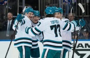 El gran juego de Macklin Celebrini lleva a los San Jose Sharks a superar a los New York Rangers
