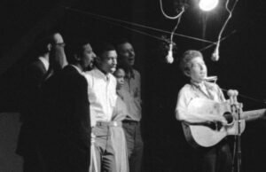 Reseña de “Newport & the Great Folk Dream”: eléctrica incluso cuando es acústica