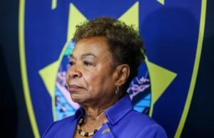 Hombre acusado de amenazar de muerte a la alcaldesa Barbara Lee