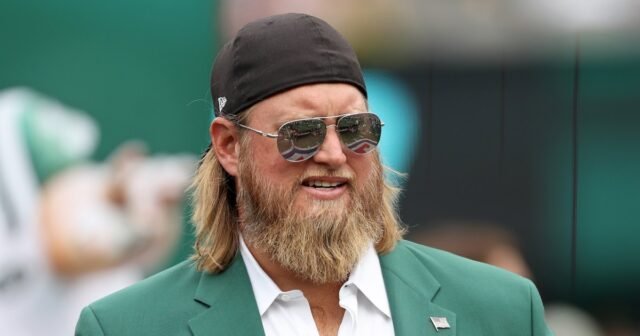 GettyImages-1427316263-nick-mangold-dead.jpg