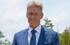 Golden Bachelor Gerry Turner es contratado en Lana Sutton